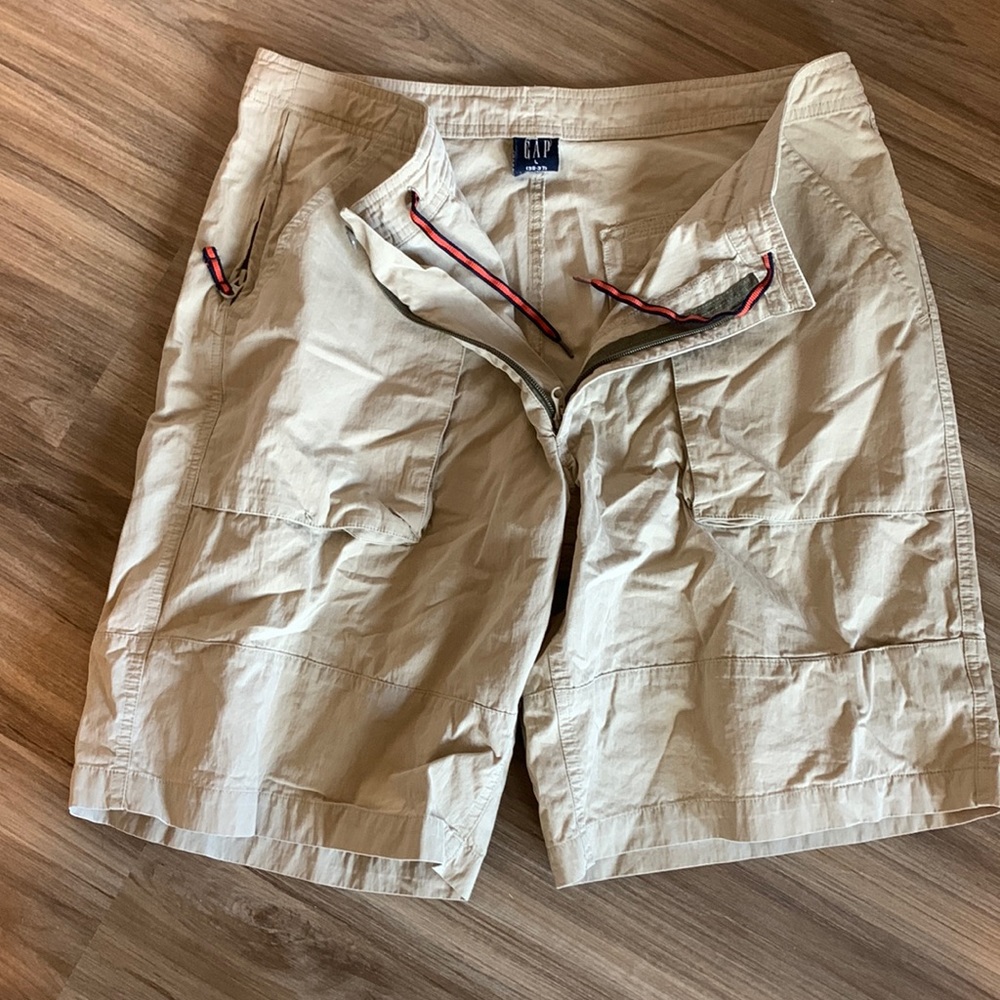 Mens size 35-37 vintage GAP cargo shorts